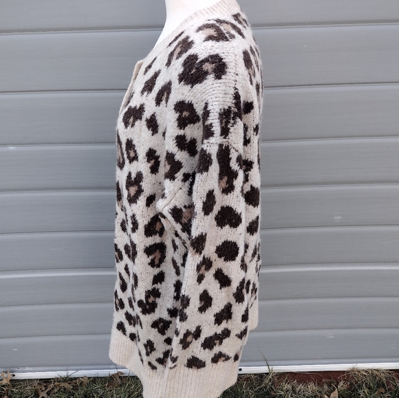 J. CREW Oversized Cardigan Sweater in Leopard Print Size M BJ572 - Picture 2 of 8